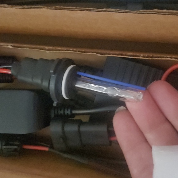 Xenon HID ice blue color low beam conversion kit plus 1 spare - Picture 3 of 7